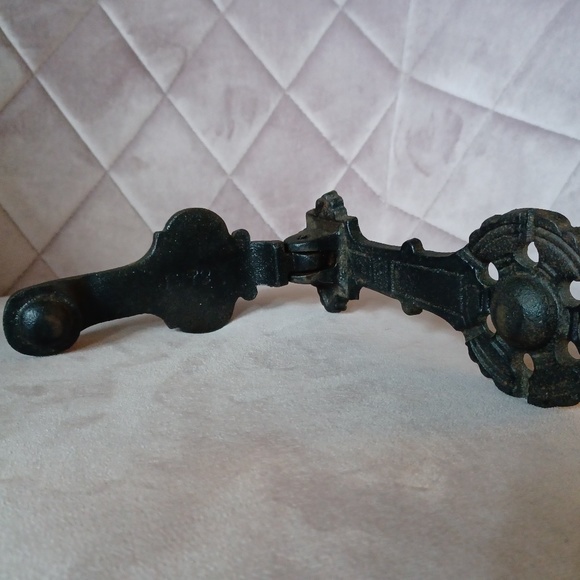 Vintage Eastlake Style Aged Gothic Black Cast Iron Door Knocker - Picture 8 of 8